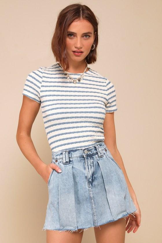 Trendy Confidence Light Wash Pleated Cutoff Denim Mini Skirt Product Image