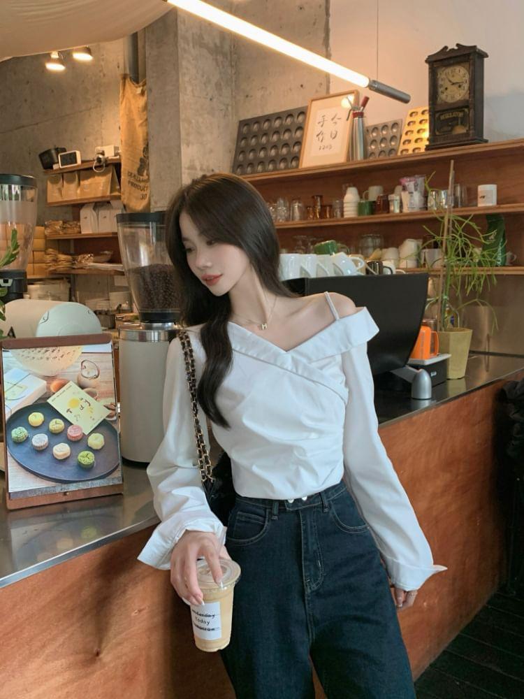 Long-Sleeve Cold Shoulder Plain Ruched Blouse Product Image