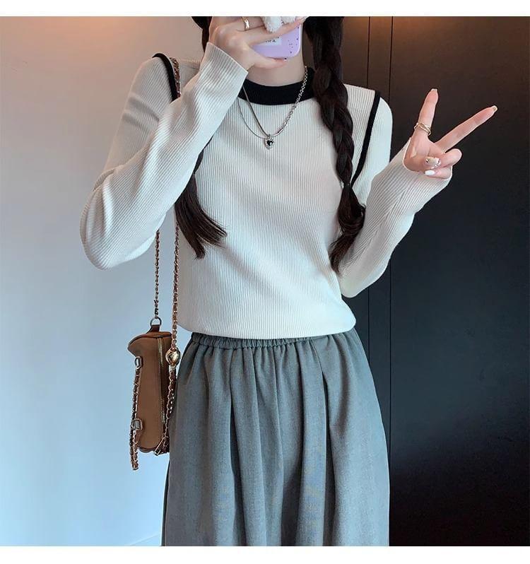 Long-Sleeve Crew Neck Contrast Trim Knit Top Product Image