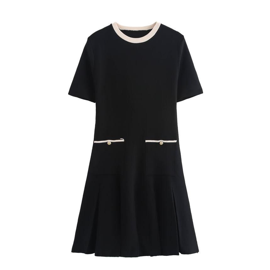 Short-Sleeve Round Neck Contrast Trim Pleated Mini A-Line Dress Product Image