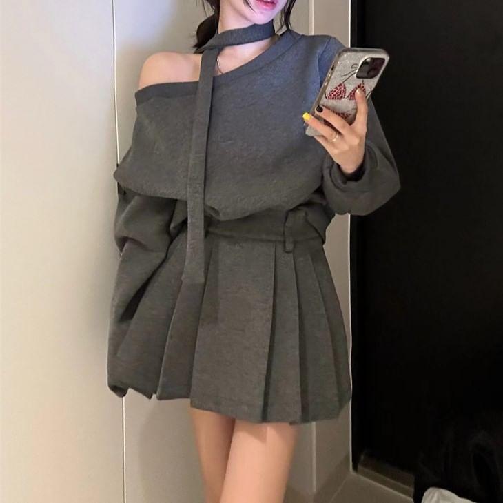 One-Shoulder Plain Pullover / High Waist Pleated Mini A-Line Skirt Product Image