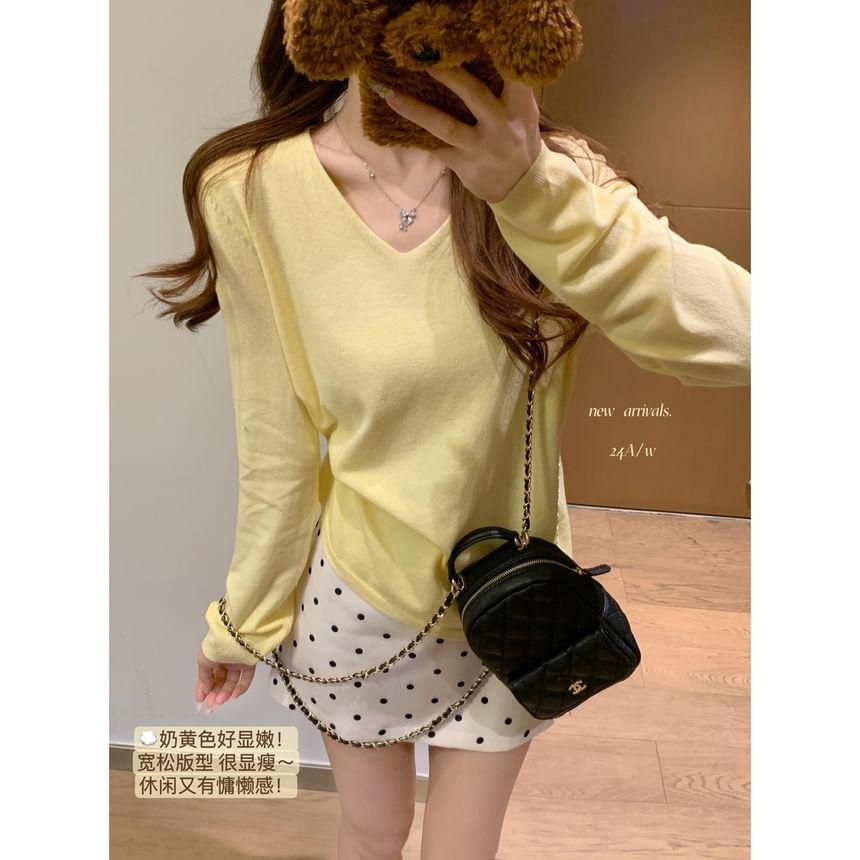 Long-Sleeve V-Neck Plain Slim Fit Knit Top Product Image