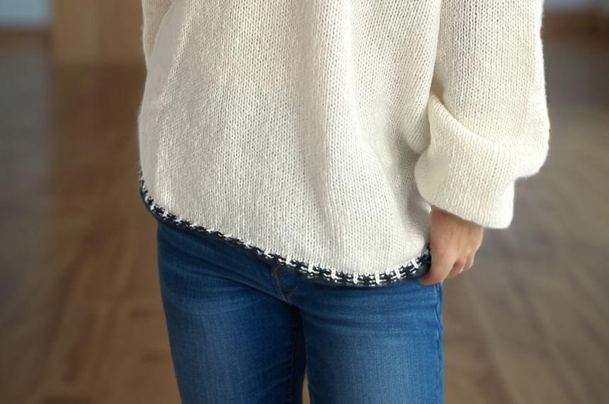 Puff-Sleeve Round Neck Plain Contrast Trim Sweater Product Image