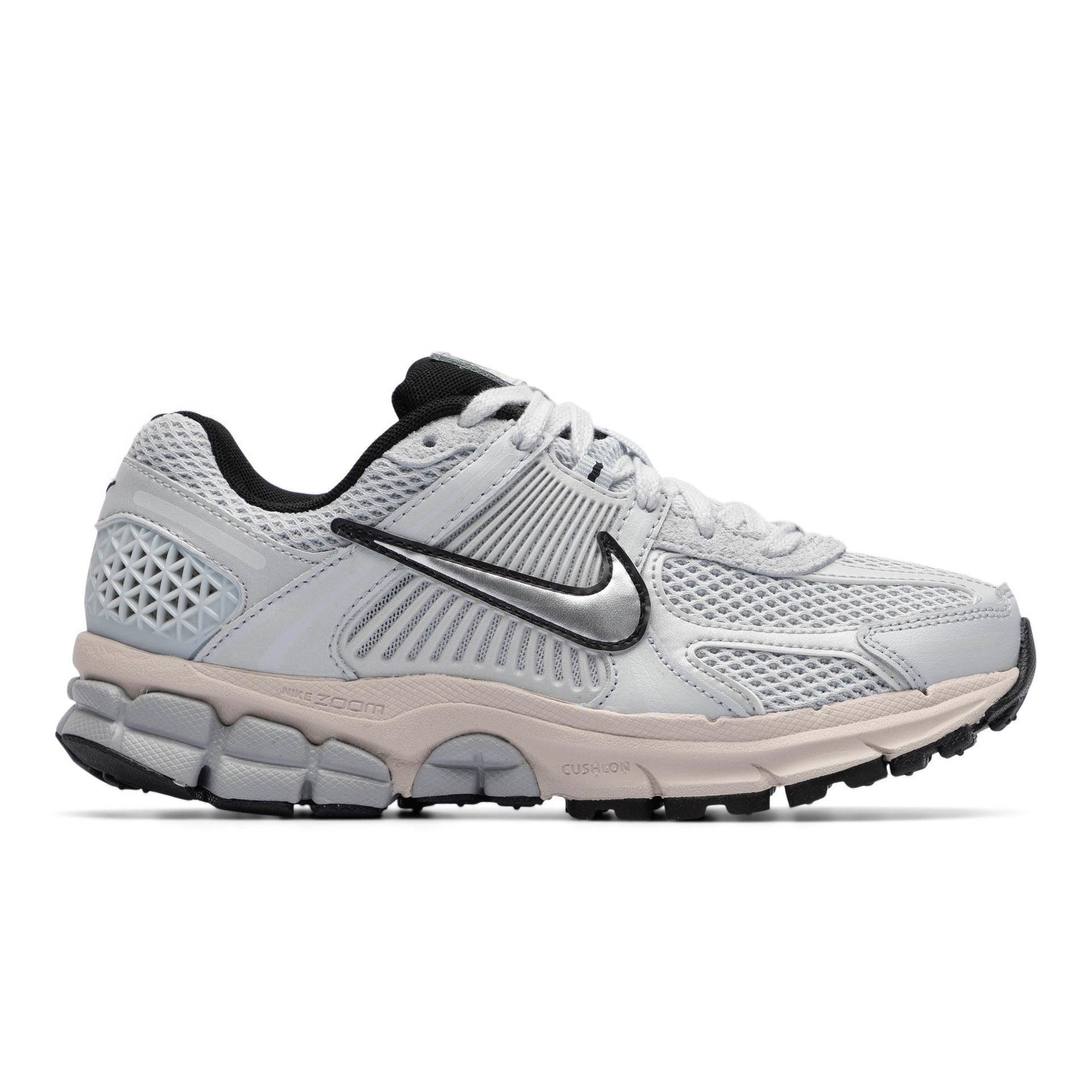 WOMEN'S NIKE ZOOM VOMERO 5 Product Image