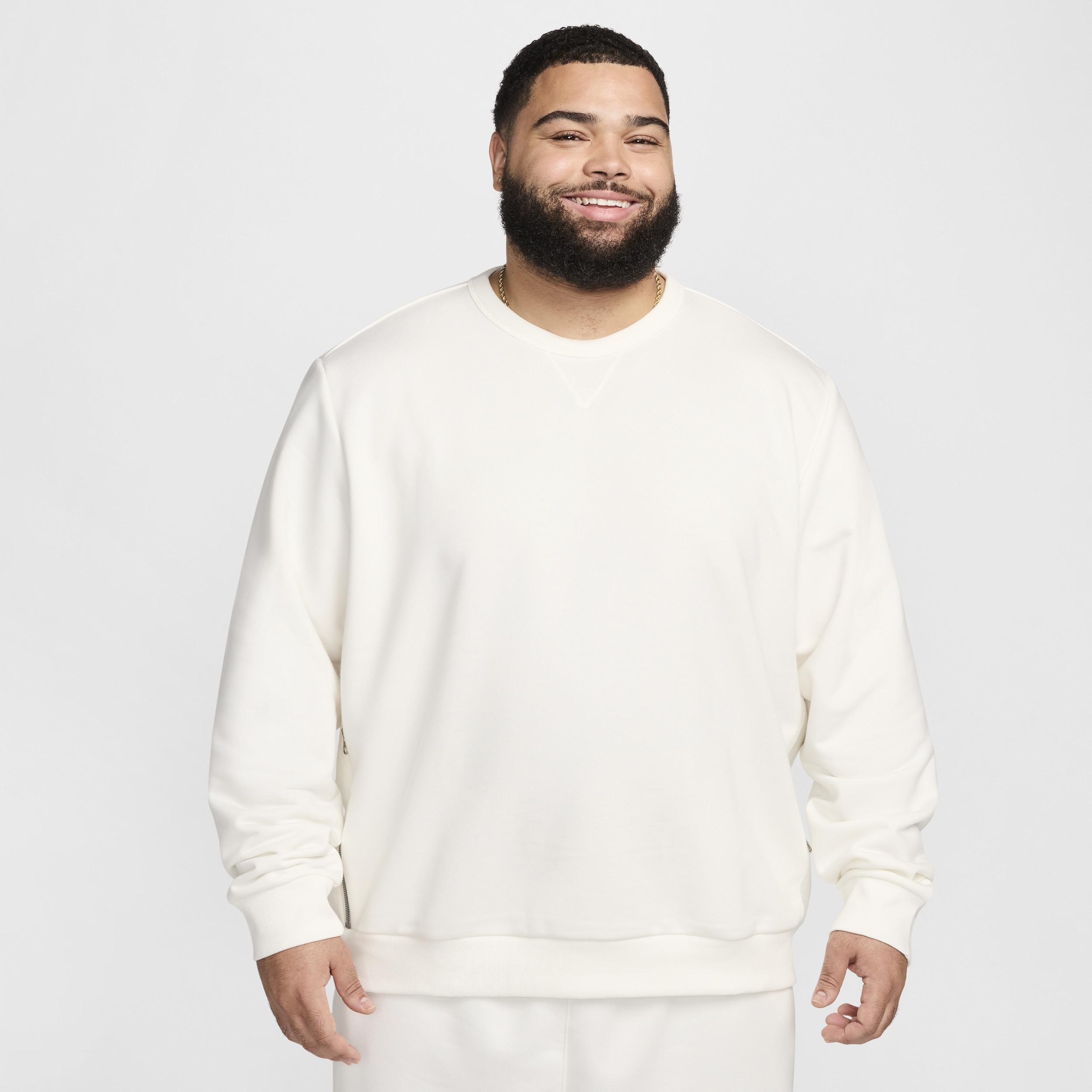 Nike Men's Standard Issue Dri-FIT Basketball Crew-Neck Sweatshirt Product Image