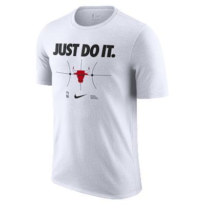 Chicago Bulls Essential Men's Nike NBA T-Shirt Product Image