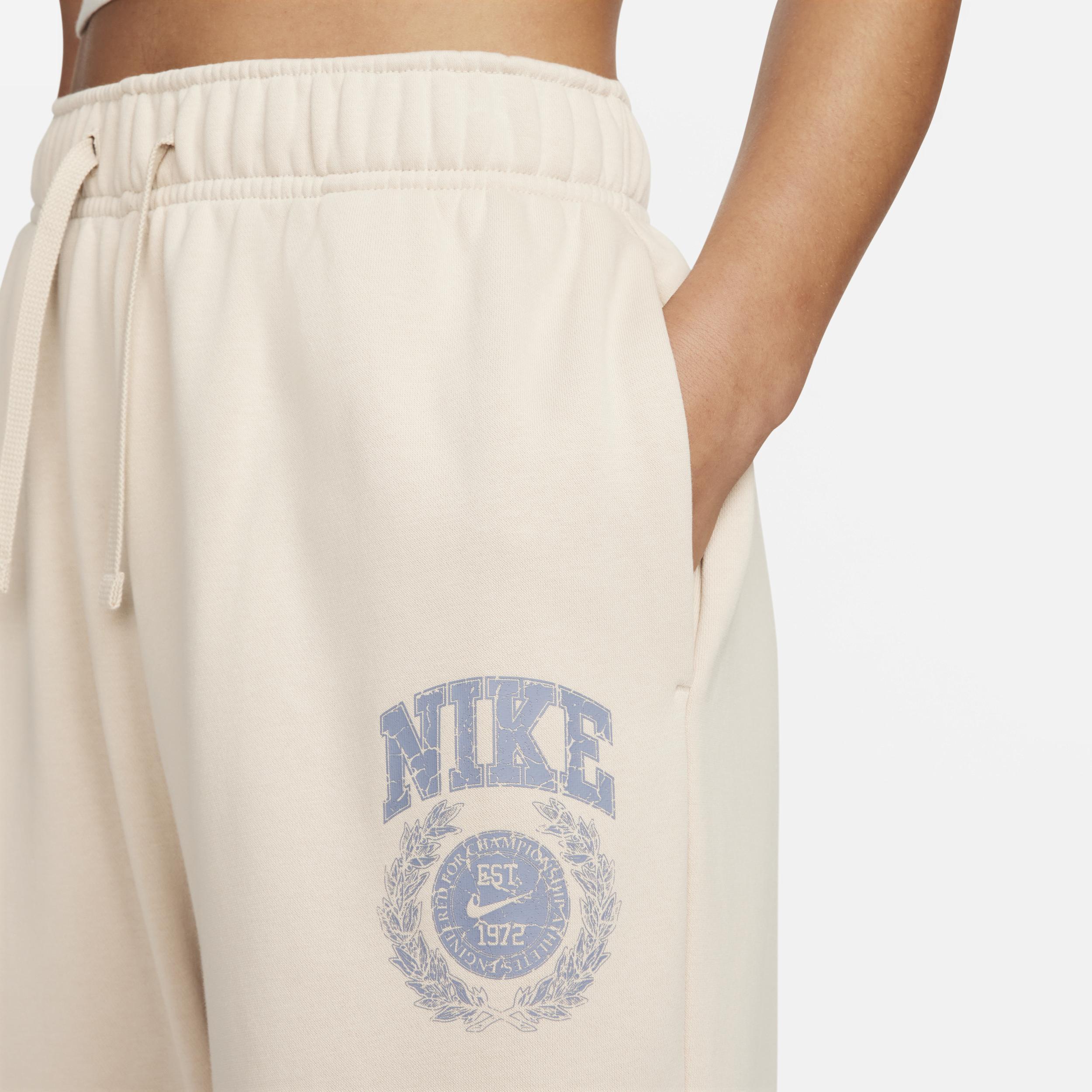 Women's Nike Sportswear Club Fleece Oversized Mid-Rise Sweatpants Product Image