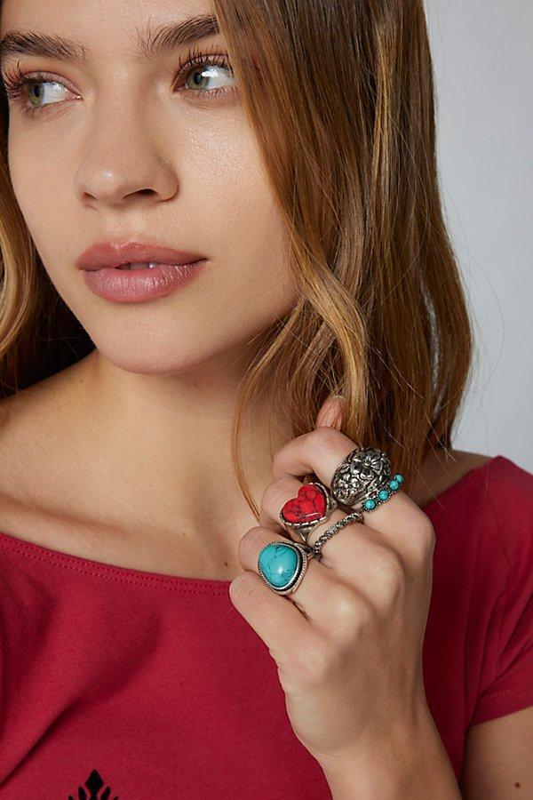 Leila Etched Heart Ring Set Womens at Urban Outfitters Product Image