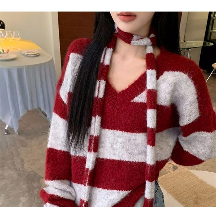 Set: V-Neck Striped Sweater + Skinny Scarf Product Image