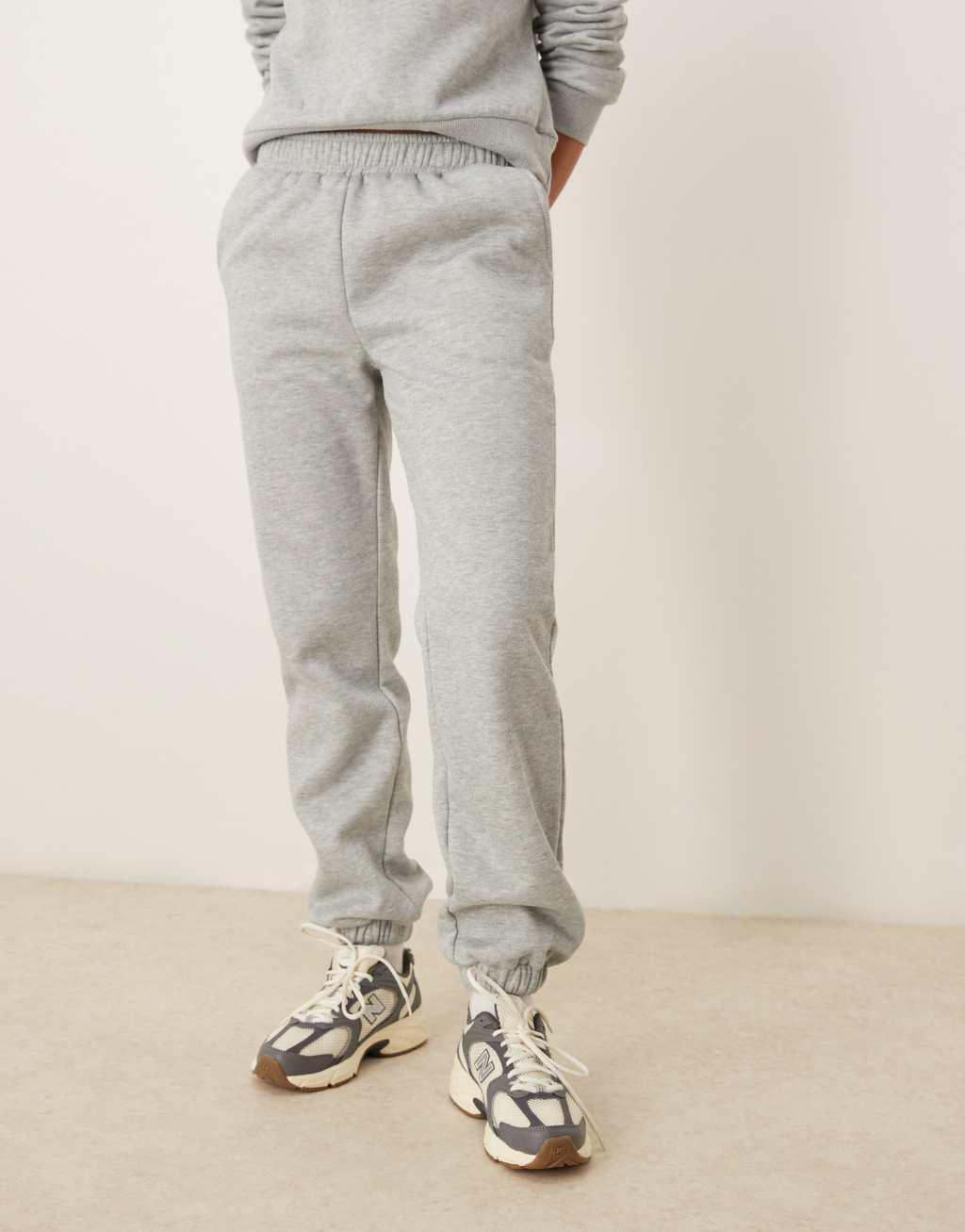 Urban Threads lounge sporty sweatpants in gray Product Image