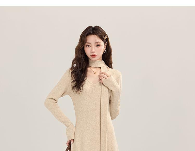 Long-Sleeve V-Neck Plain Knit Maxi A-Line Dress Product Image