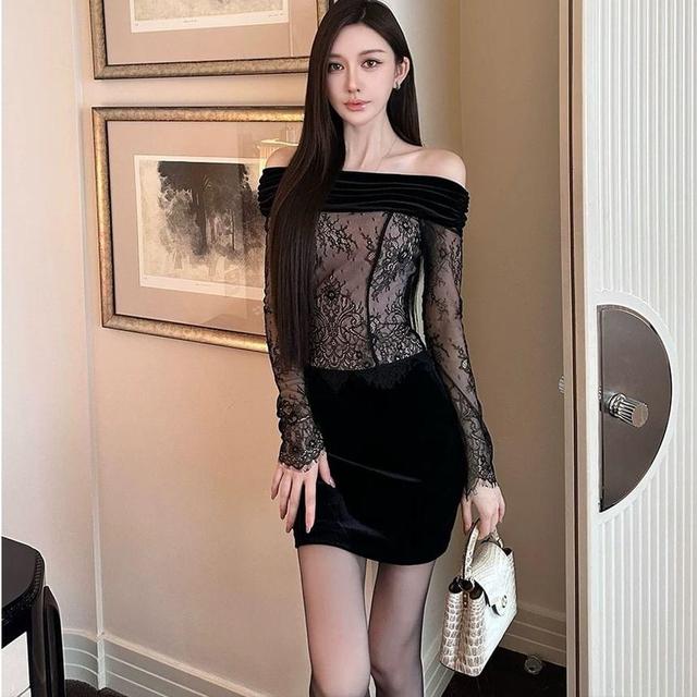 Long-Sleeve Off-Shoulder Velvet Panel Lace Slim Fit Crop Top Product Image