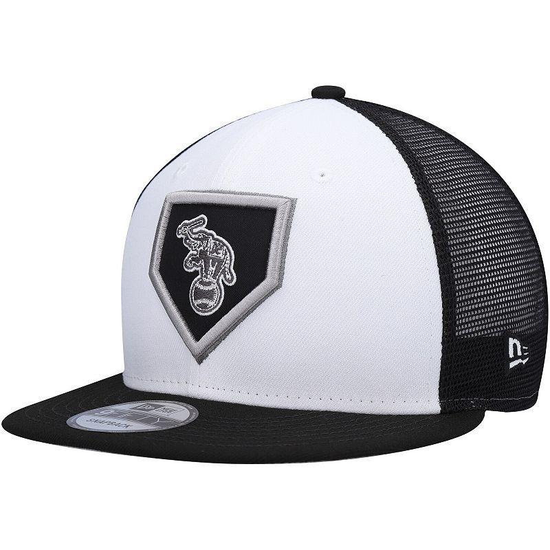 Mens New Era White Oakland Athletics 2022 Clubhouse Trucker 9FIFTY Snapback Hat - White Product Image