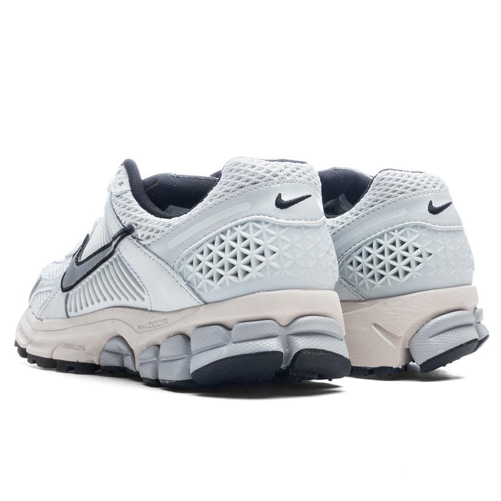 Women's Zoom Vomero 5 - Pure Platinum/Chrome/Light Orewood Brown Female Product Image