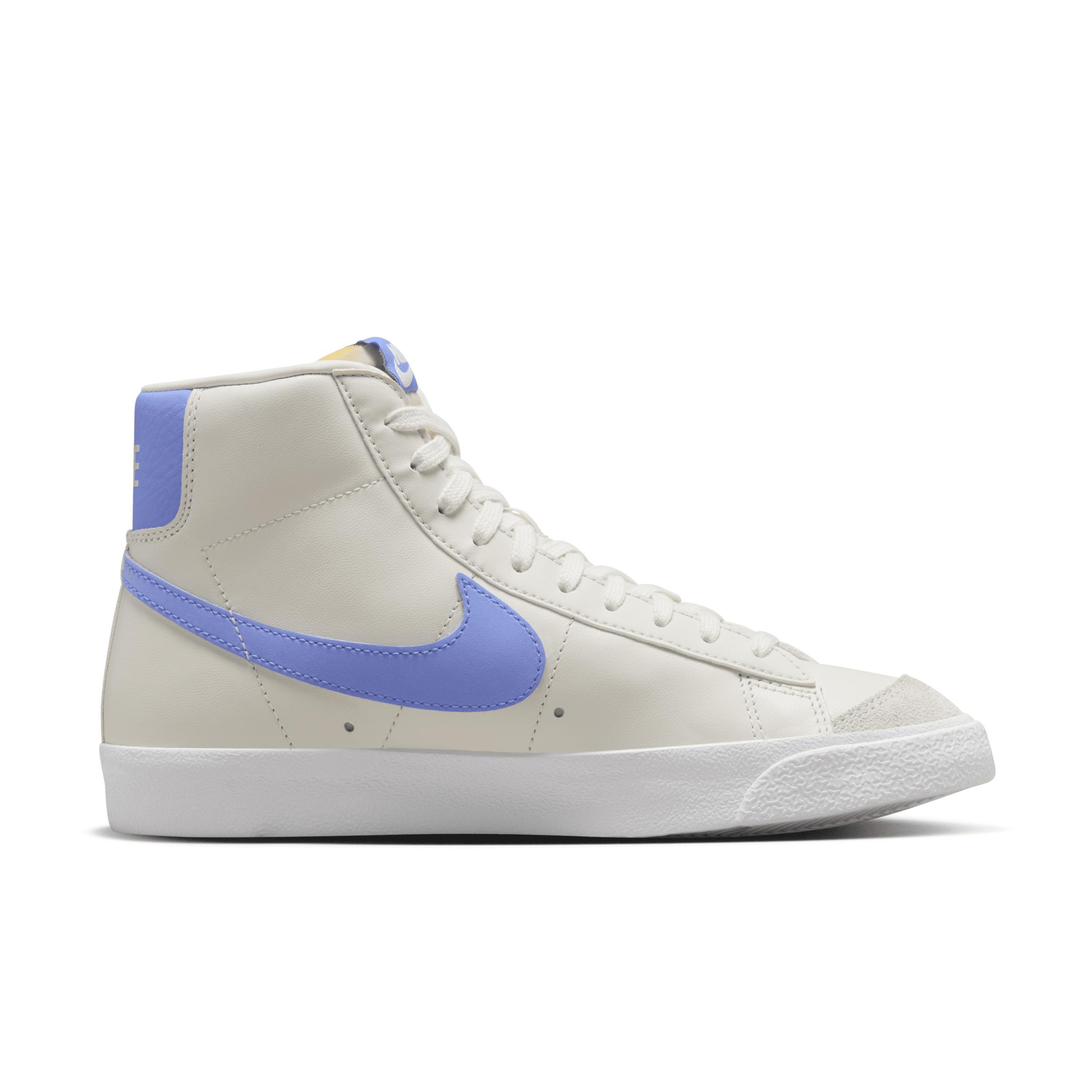 Nike Women's Blazer Mid '77 Shoes Product Image