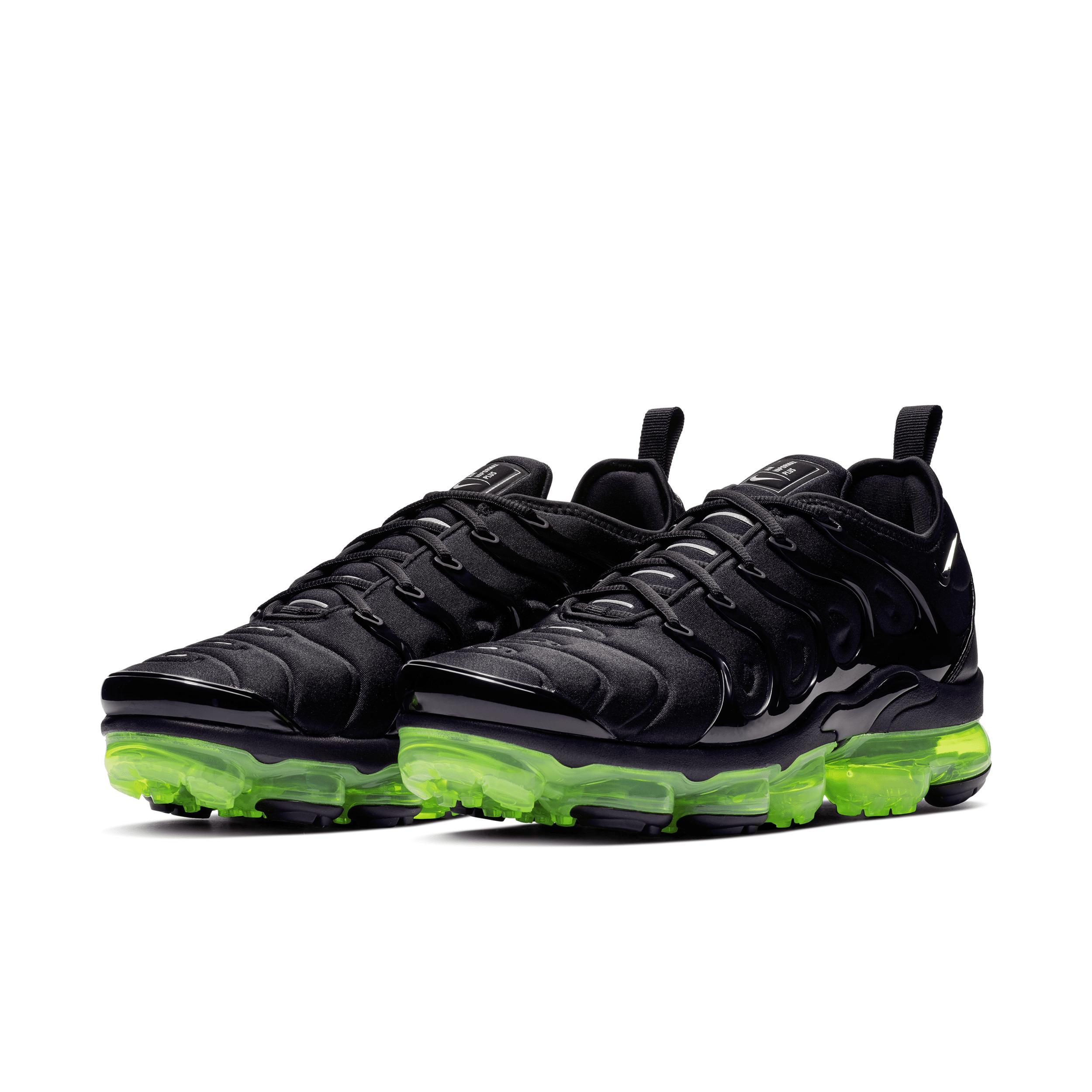 Nike Men's Air VaporMax Plus Shoes Product Image