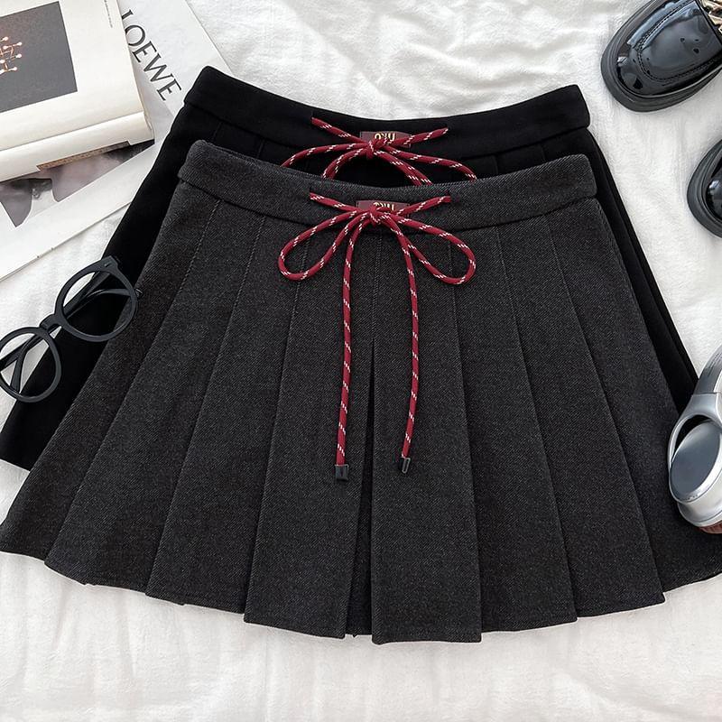 High Waist Plain Mini Pleated Skirt Product Image