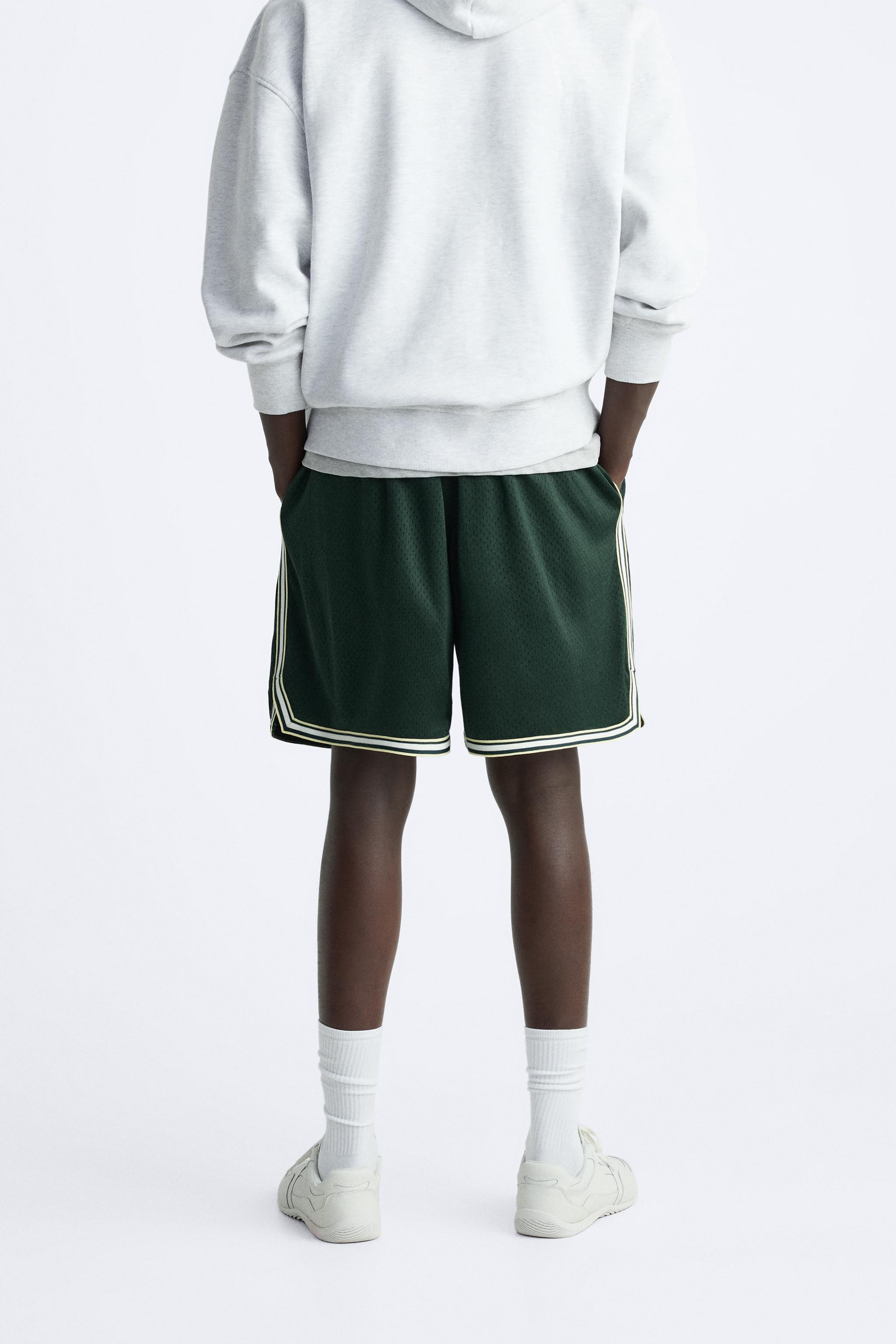 SHORTS WITH CONTRASTING STRIPE Product Image