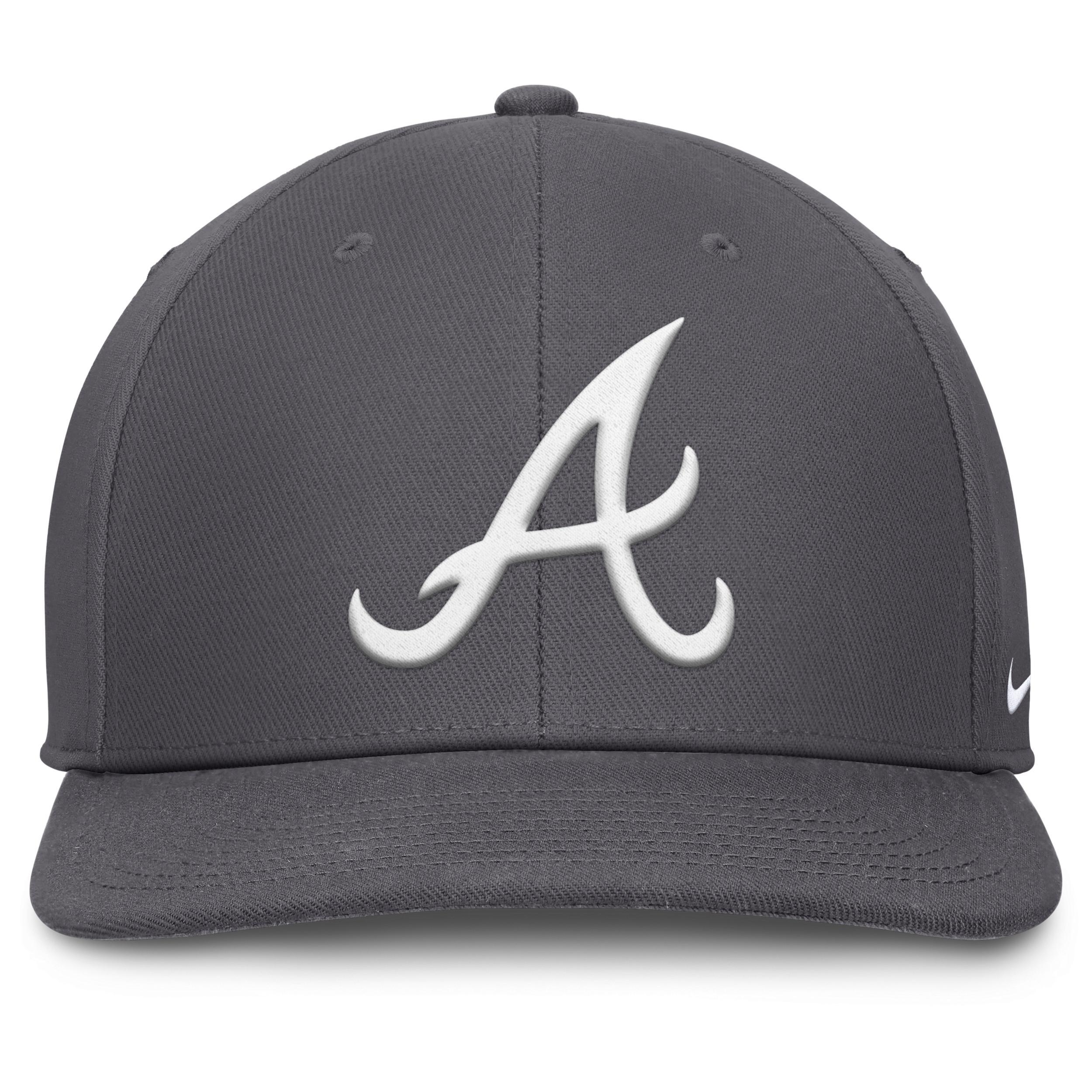 Atlanta Braves Pro Men's Nike Dri-FIT MLB Adjustable Hat Product Image