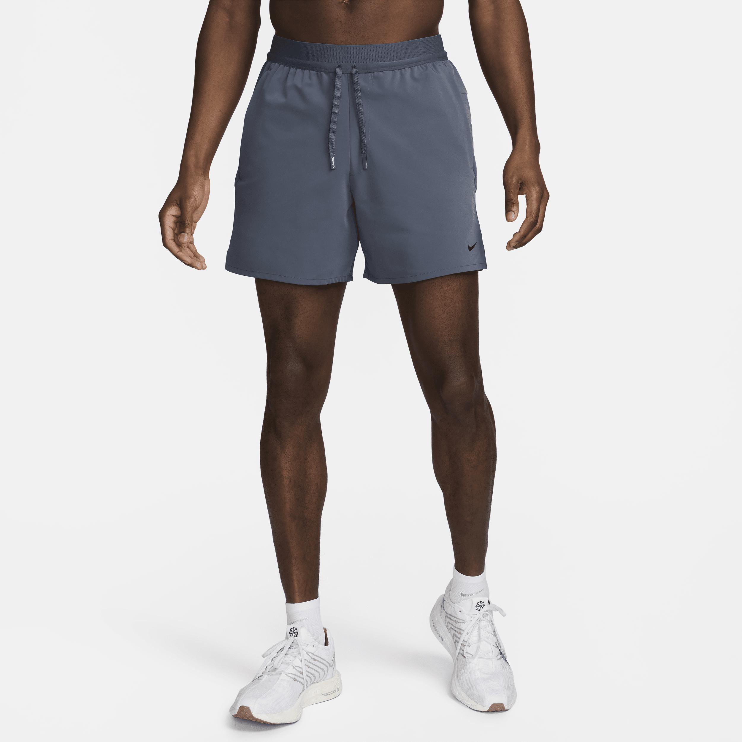 Nike Men's A.P.S. Dri-FIT 6" Versatile Shorts Product Image