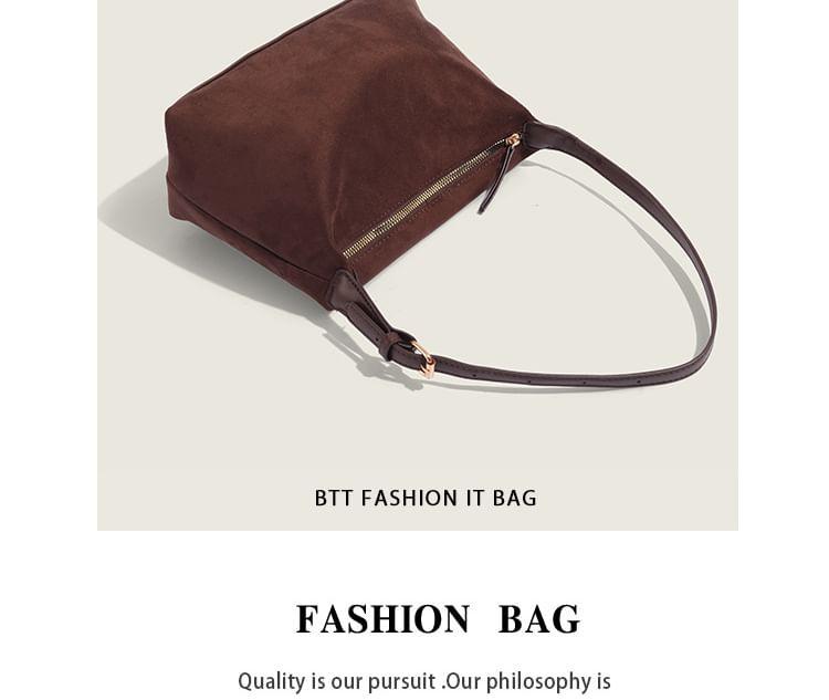 Plain Crossbody Bag Product Image