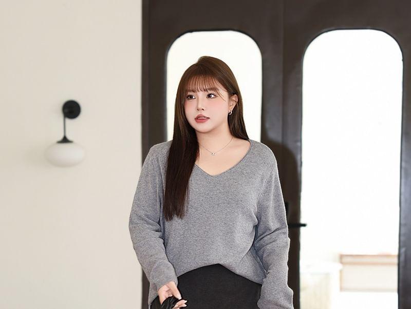 Plus Size V-Neck Plain Sweater Product Image