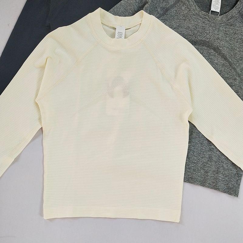 Long Sleeve Crew Neck Sport Cropped T-Shirt Product Image