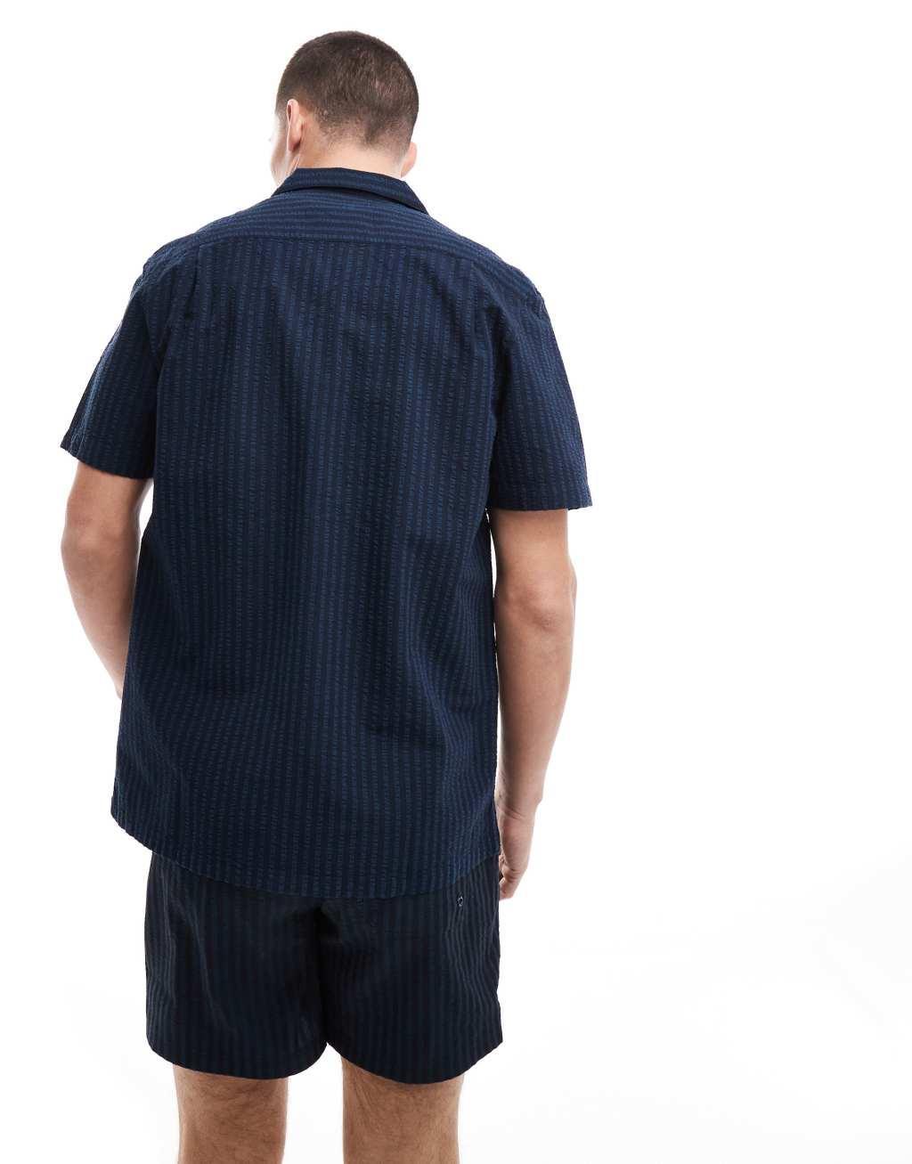 Farah textured seersucker short sleeve shirt in navy Product Image