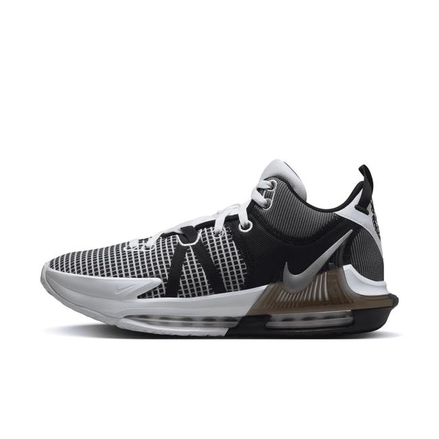 Nike Men's LeBron Witness 7 Basketball Shoes Product Image