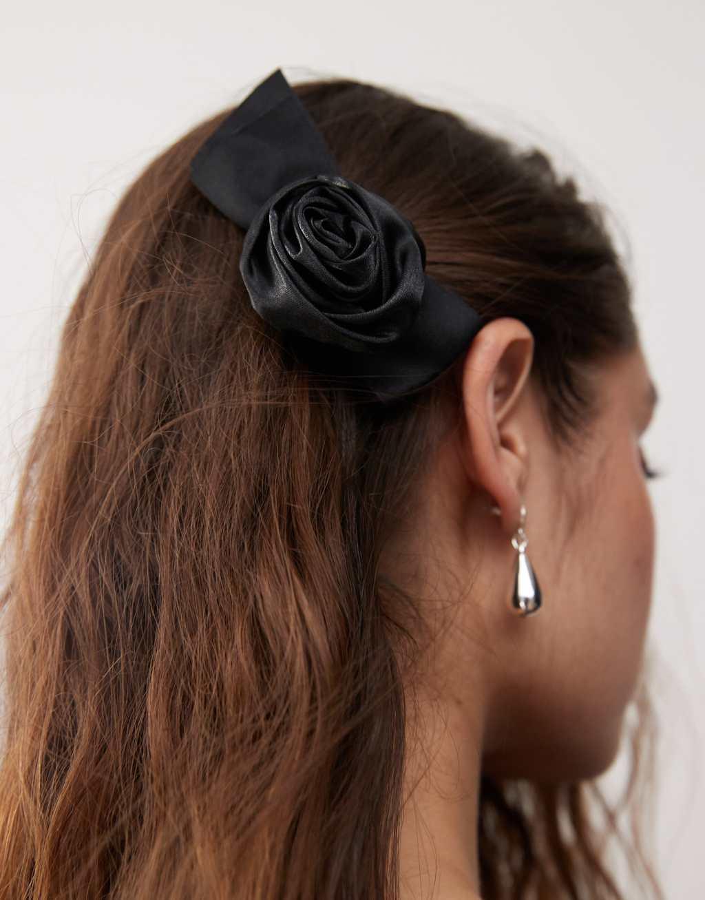 Reclaimed Vintage corsage clip 2 pack in black and red Product Image