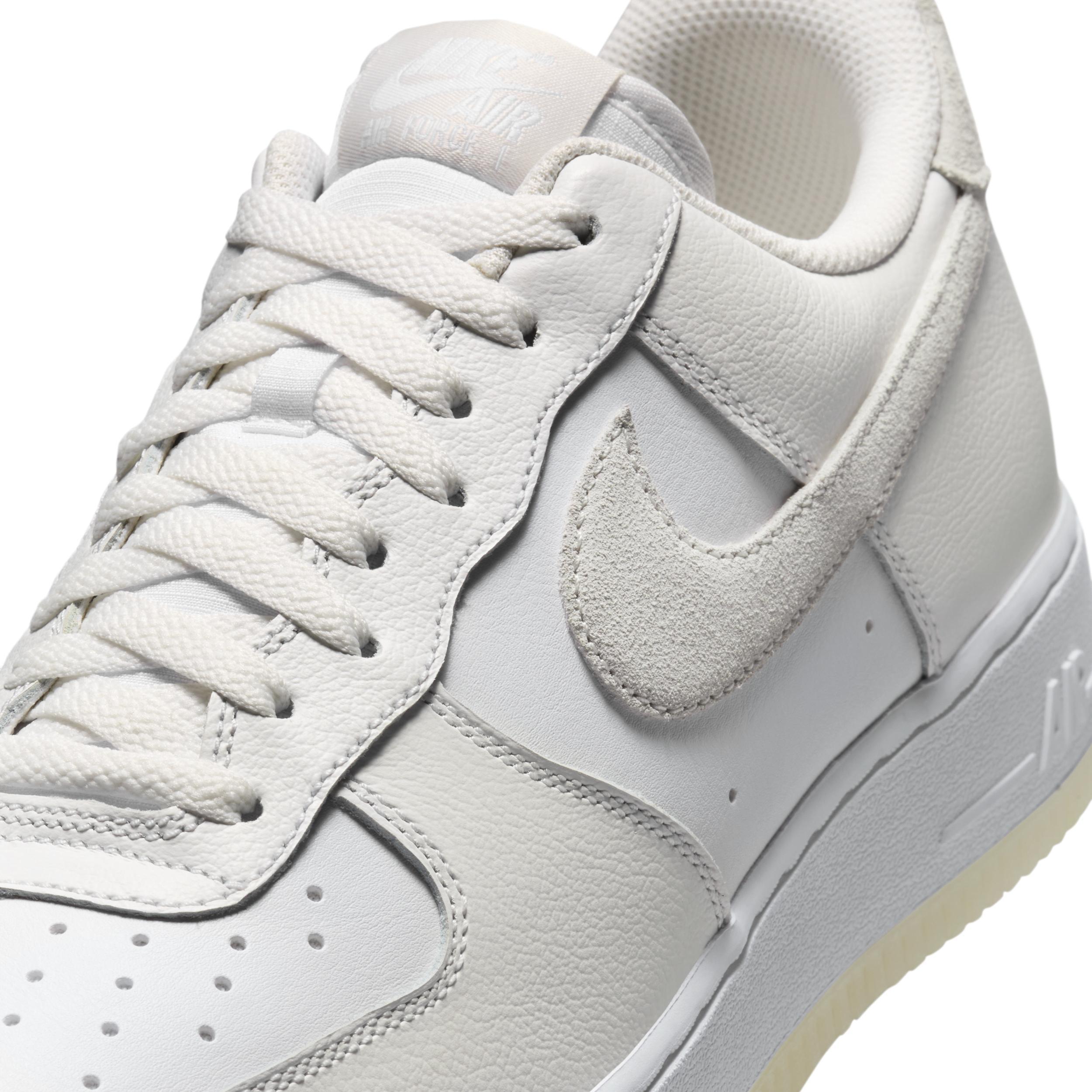 Nike Men's Air Force 1 '07 LV8 Shoes Product Image