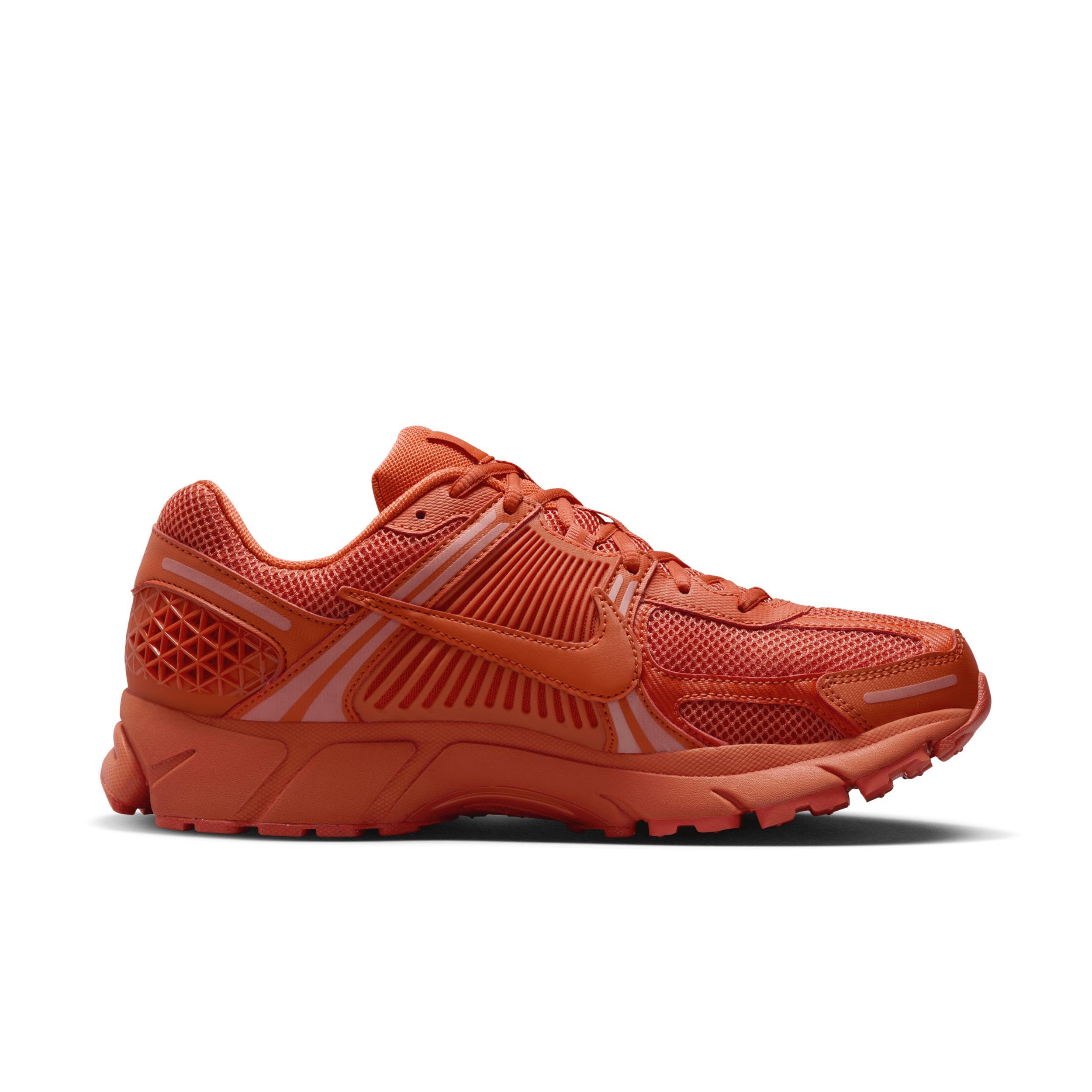 Nike Men's Zoom Vomero 5 Shoes Product Image