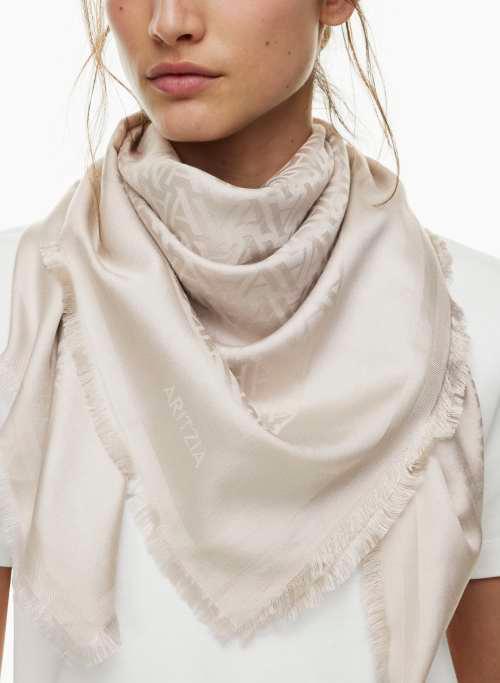 stately scarf Product Image