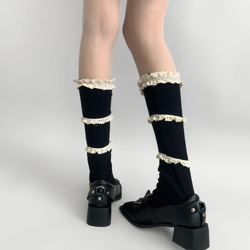 Lace Trim Mid-Calf Socks Product Image