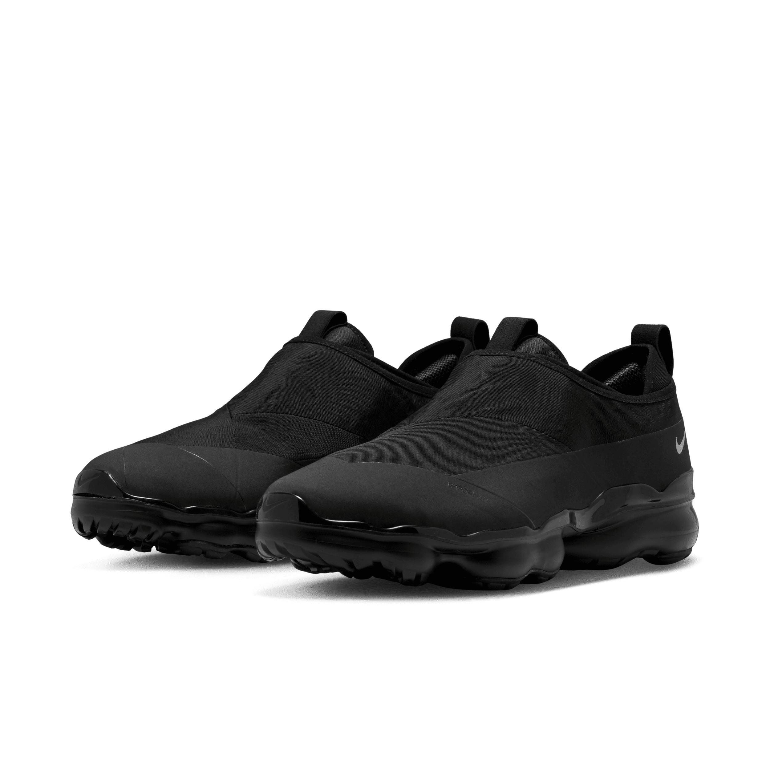 Nike Air Vapormax Moc Roam Sneaker in Black. - size 10 (also in 10.5, 11, 11.5, 12, 12.5, 7, 7.5, 8, 8.5, 9, 9.5) Product Image