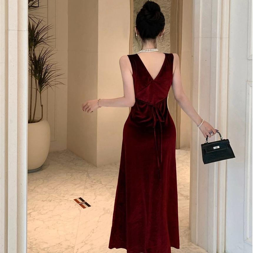 Sleeveless V-Neck Plain Velvet Midi A-Line Dress Product Image