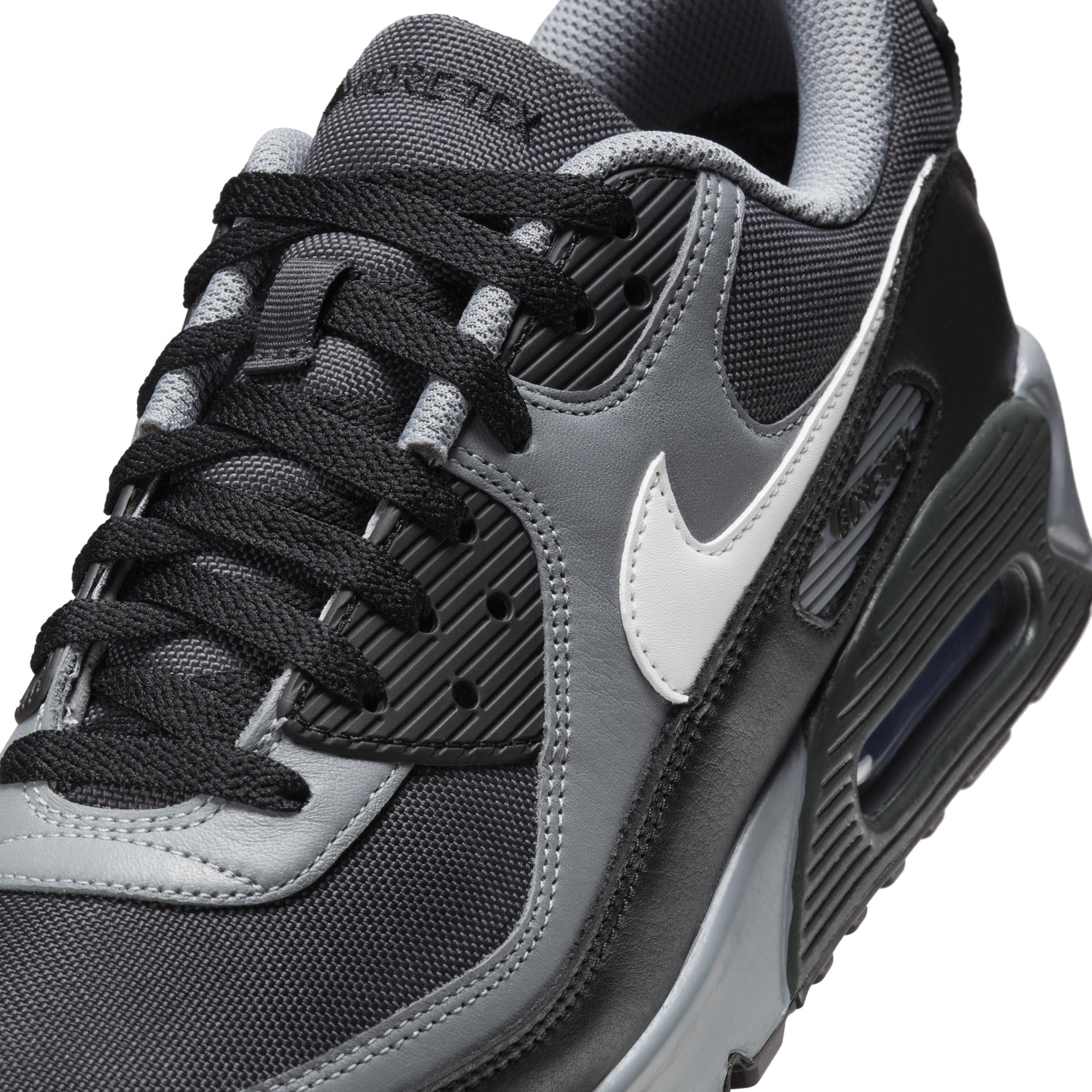 Nike Men's Air Max 90 GORE-TEX Shoes Product Image