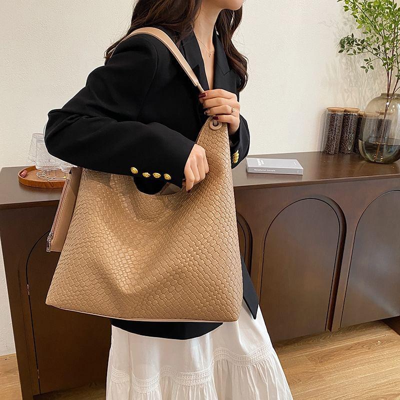 Set: Plain Faux Leather Tote Bag + Pouch Product Image