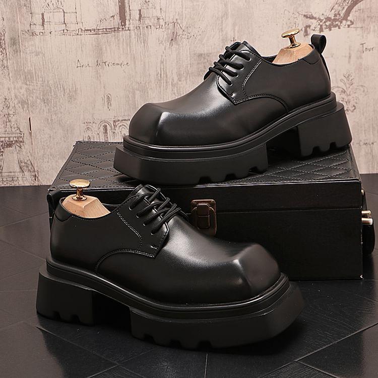 Square-Toe Lace-Up Shoes Product Image