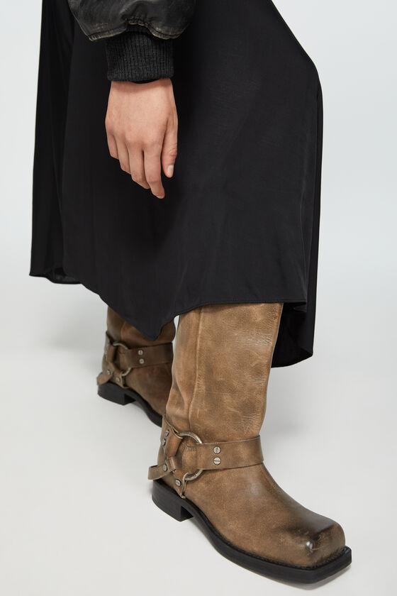 Leather buckle boots Product Image