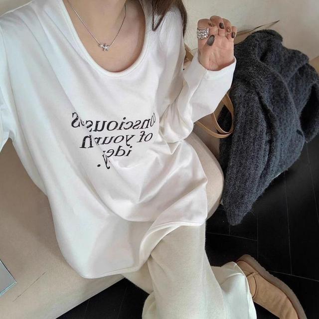 Long Sleeve Lettering Print Loose-Fit Tee Product Image