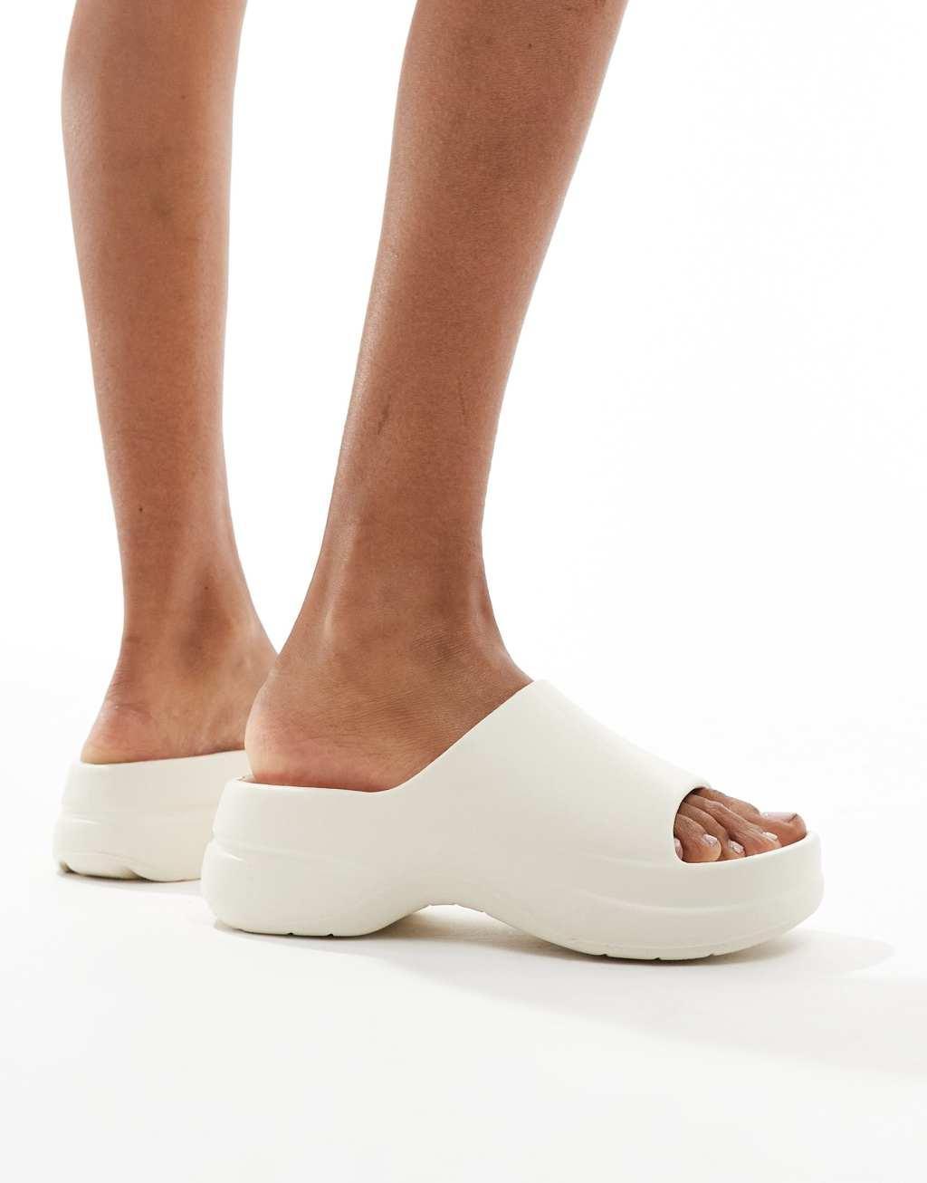 Stradivarius platform slides in white Product Image