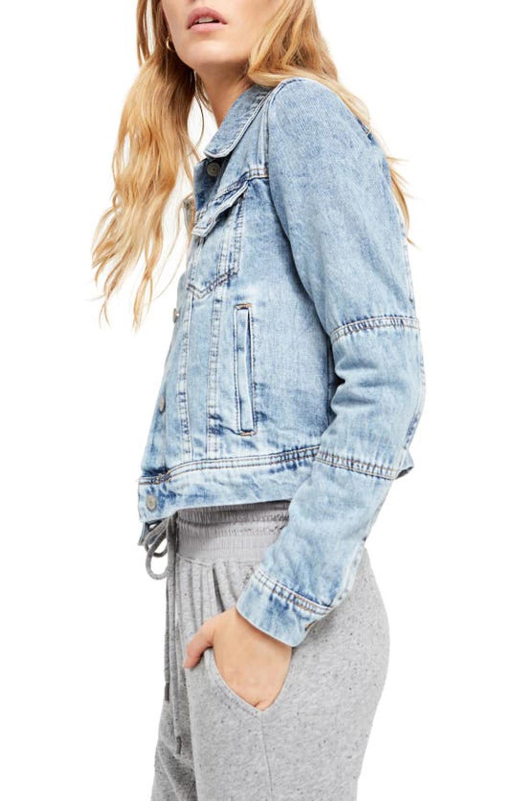 Rumors Crop Denim Trucker Jacket In Blue Product Image