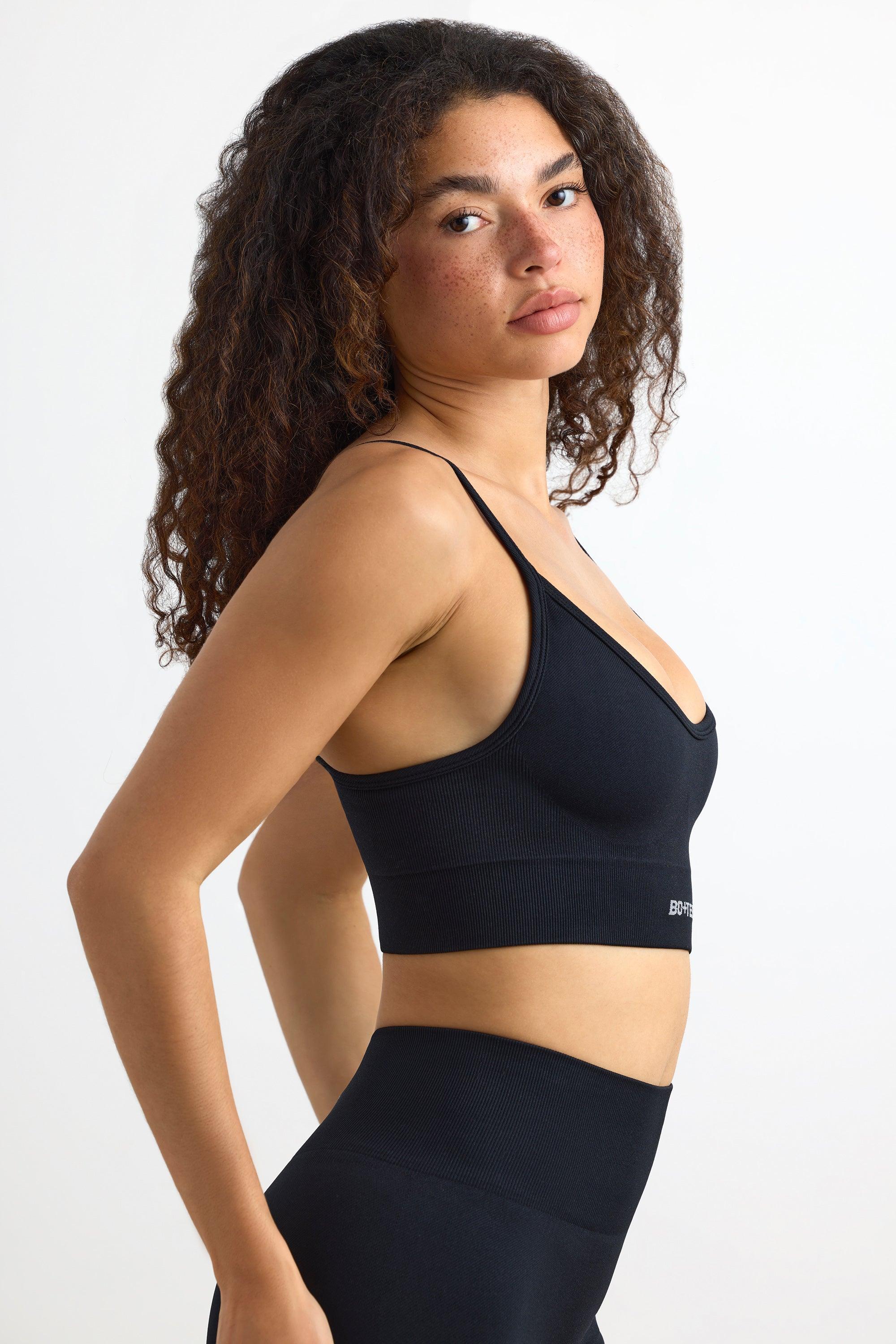 Super Sculpt Seamless Scoop-Neck Sports Bra in Black Product Image