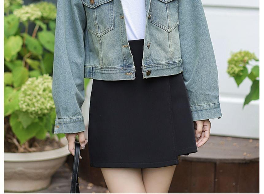 Lapel Collared Button Down Washed Denim Cropped Jacket Product Image