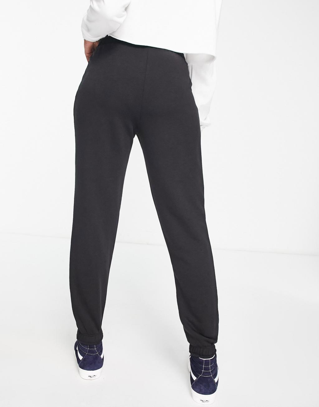 Pull&Bear jogger in black Product Image