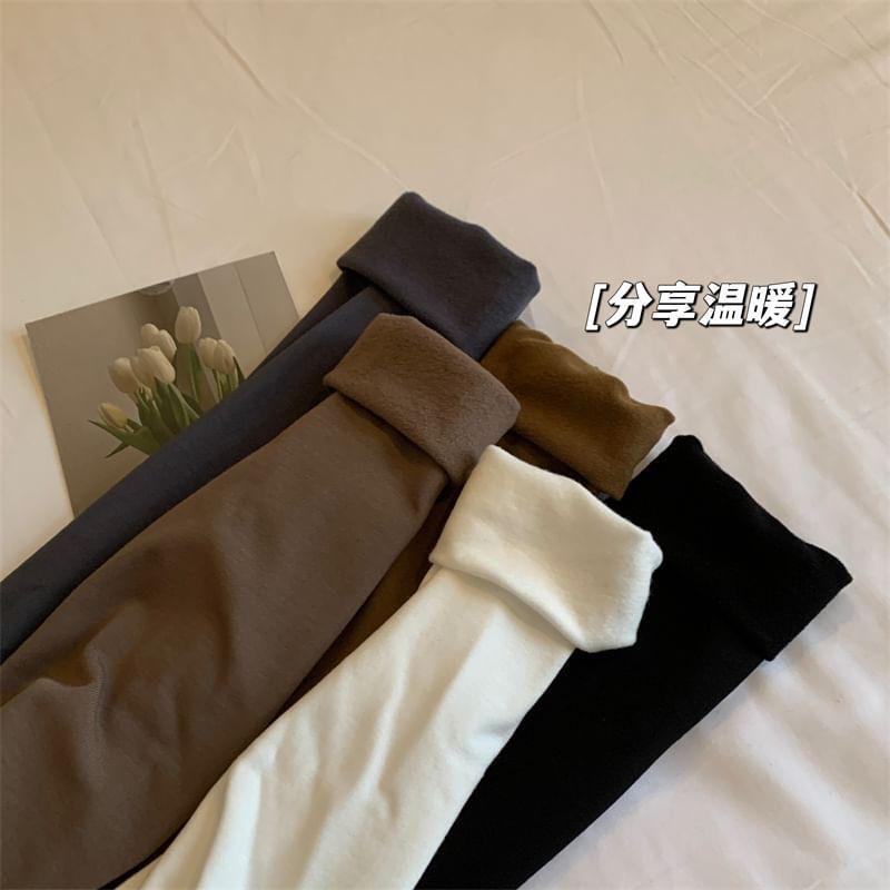 Long-Sleeve Crew Neck Plain Slim Fit Crop T-Shirt Product Image