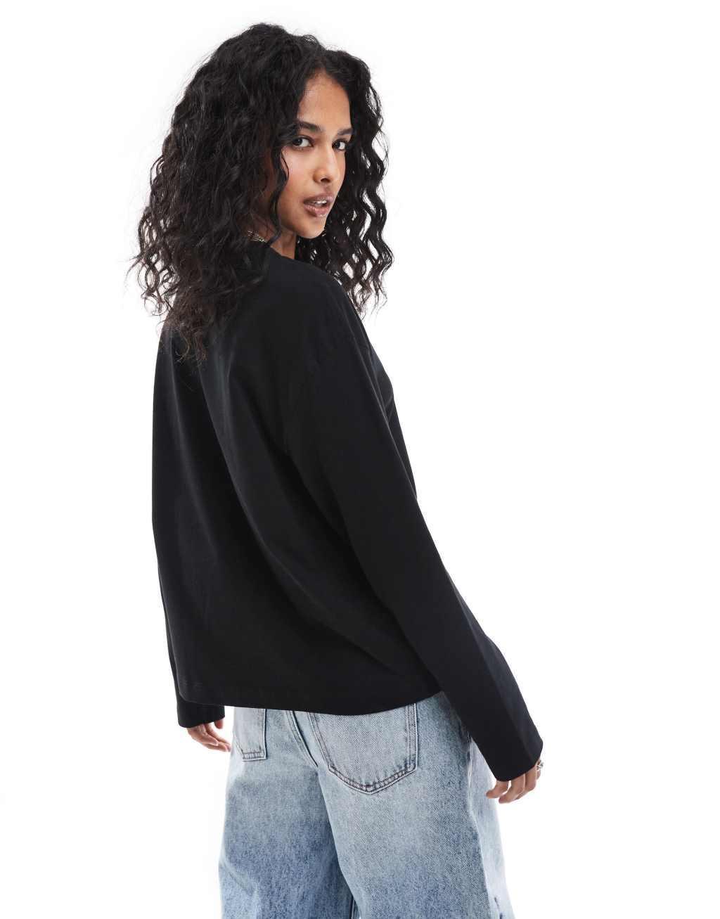 Pull&Bear long sleeve oversized t-shirt in black Product Image