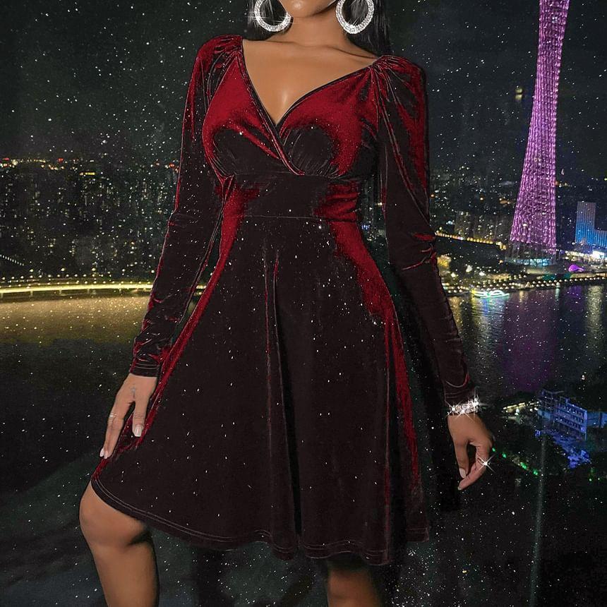 Long-Sleeve V-Neck Plain Velvet A-Line Dress Product Image