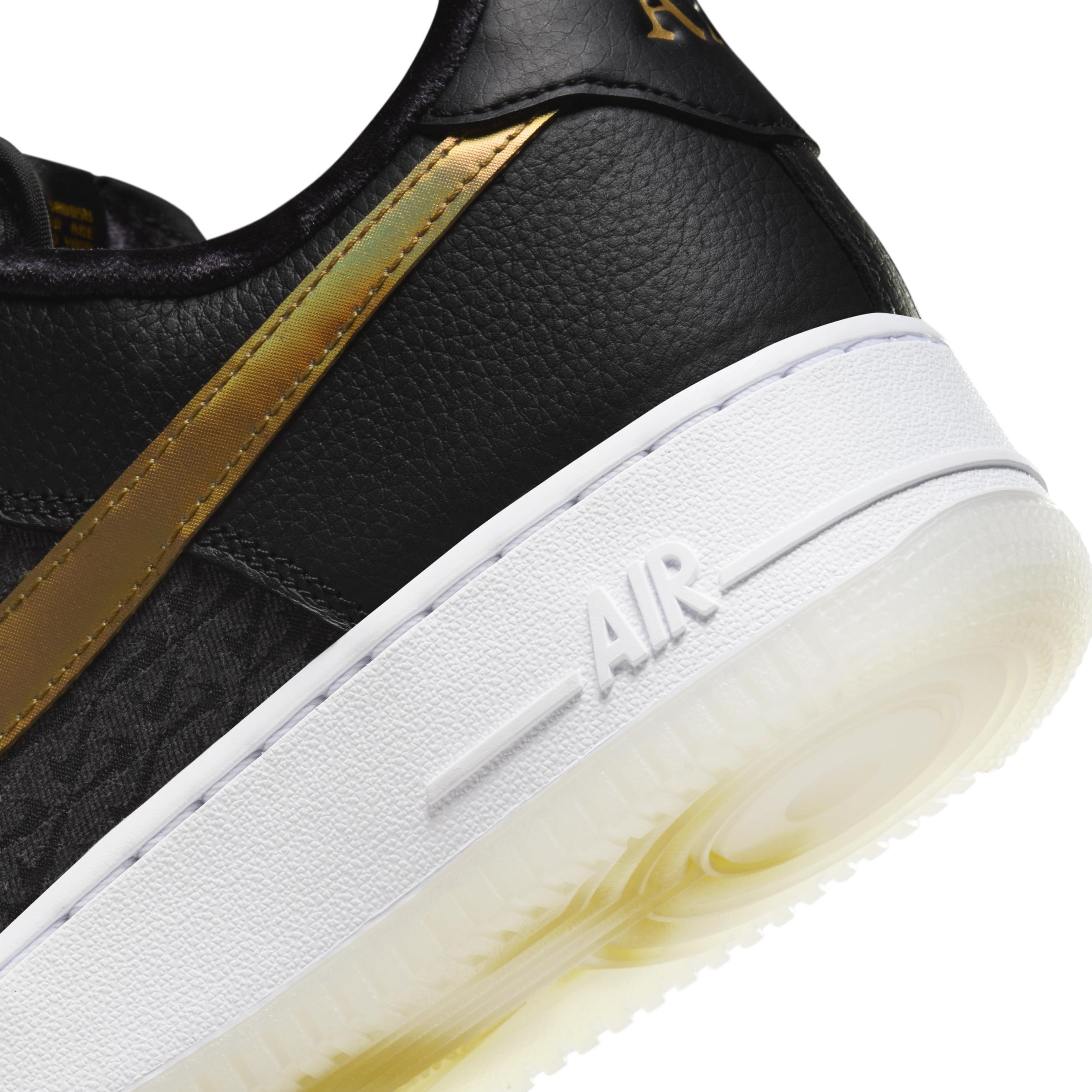 Nike Men's Air Force 1 '07 Premium Shoes Product Image